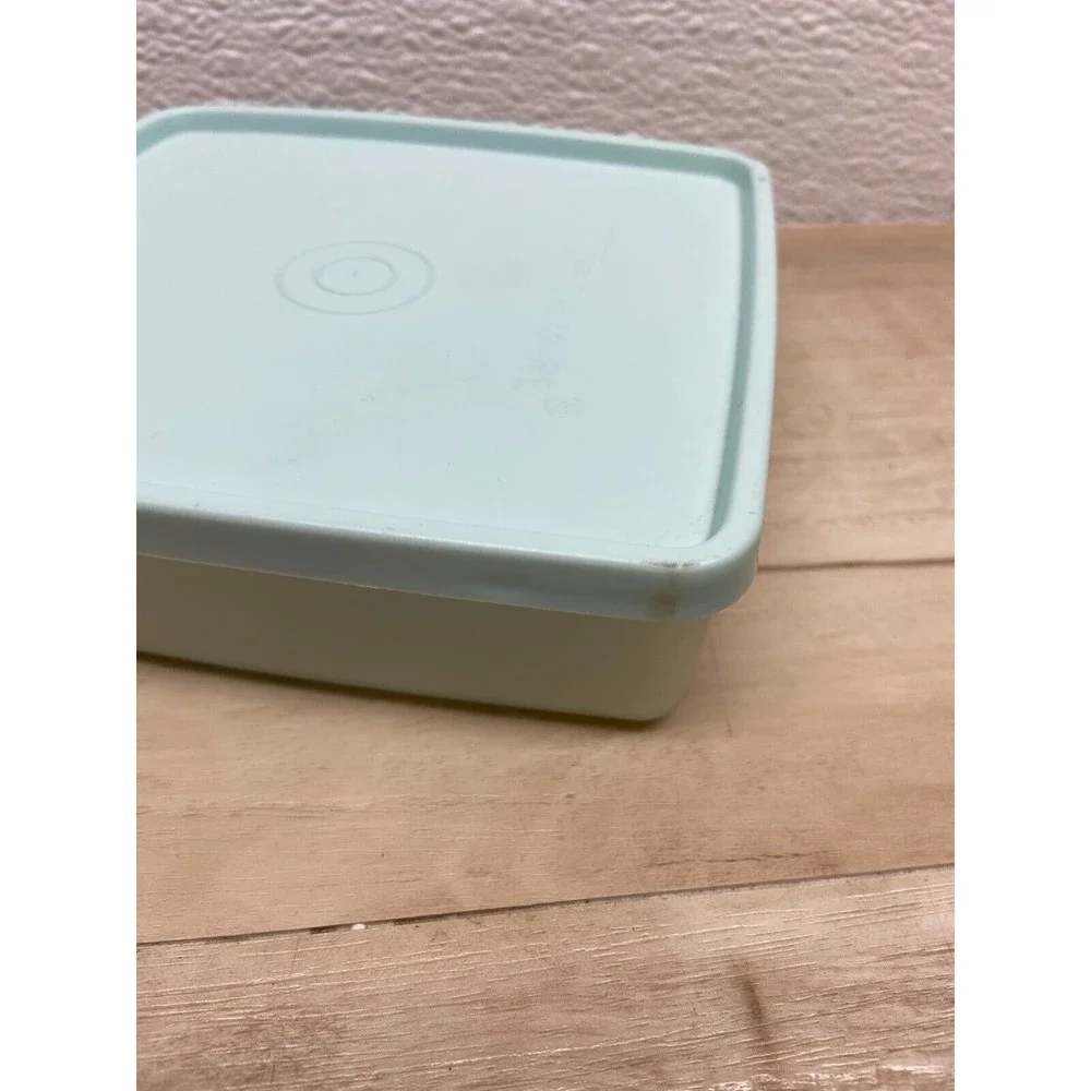 Vintage Tupperware Sanwich Container Sqare #670-33 With Lid # 671-29